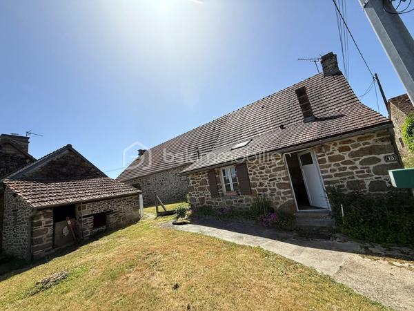 🌿 Et si vous créiez enfin la maison de vos rêves ?

À seulement quelques minutes de Bagnoles-de-l’Orne, venez découvrir cette authentique longère en pierre à réinventer entièrement selon vos envies.

Ici, tout est possible. Imaginez une grande pièce de vie baignée de lumière, une cuisine conviviale, jusqu’à 4 chambres, une belle suite parentale, un bureau ou encore un espace détente… Avec près de 180 m² de potentiel, cette propriété n’attend que votre imagination pour reprendre vie.

Le gros avantage ? La toiture est en très bon état, vous permettant de concentrer votre budget sur l’aménagement intérieur et la personnalisation de votre futur cocon.
Ainsi que les fenêtres et deux portes en PVC .￼￼

À l’extérieur, profitez d’un cadre paisible avec une exposition Sud-Ouest, idéal pour savourer les longues soirées ensoleillées. Une partie du terrain est déjà clôturée, parfaite pour accueillir quelques poules, des chèvres ou simplement profiter d’un espace nature.

Vous disposerez également de plusieurs dépendances pour stocker votre matériel, bricoler ou développer de nouveaux projets.

🏡 Un bien rare pour les amoureux de rénovation, les familles en quête d’espace ou les passionnés de belles pierres souhaitant créer un lieu unique à leur image.


Laissez libre cours à vos envies et venez découvrir tout le potentiel de cette longère pleine de charme ! 
✨🔑