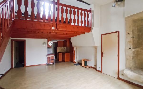 Immeuble à vendre    8 pièces •  Saint-Astier