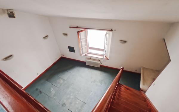 Immeuble à vendre    8 pièces •  Saint-Astier