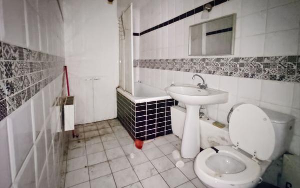 Immeuble à vendre    8 pièces •  Saint-Astier