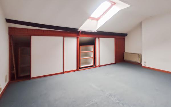 Immeuble à vendre    8 pièces •  Saint-Astier