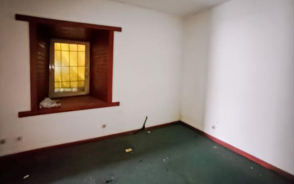 Immeuble à vendre    8 pièces •  Saint-Astier