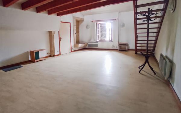 Immeuble à vendre    8 pièces •  Saint-Astier