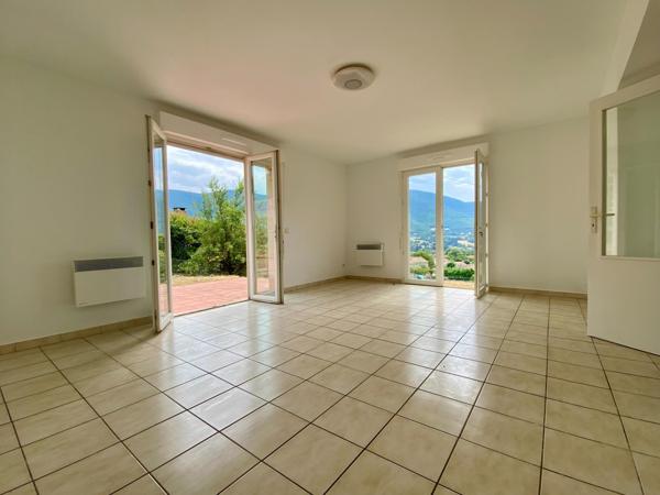 Maison 3 chambres, garage et jardin attenant