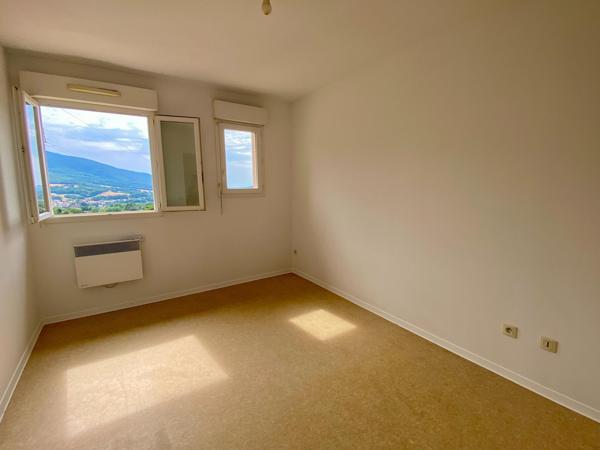 Maison 3 chambres, garage et jardin attenant