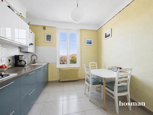 Appartement 4 pièces de 105,58 m² au 4e étage sans ascenseur avec balcon et cave- Rue Général Gouraud, Lyon