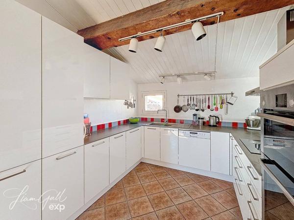 Élégante Maison de Village avec Terrasse Panoramique