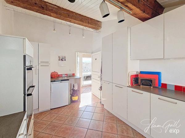 Élégante Maison de Village avec Terrasse Panoramique