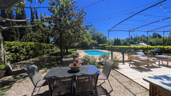 Villa avec garage piscine et grand terrain 210 000 € H.A.I.*
