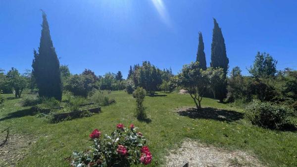Villa avec garage piscine et grand terrain 210 000 € H.A.I.*
