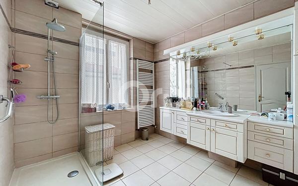 Maison à vendre    5 pièces •  Angy