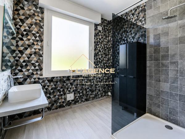 Maison individuelle – 5 chambres – Sous-sol complet – Construction de qualité