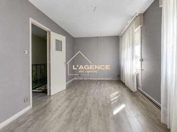 Maison individuelle – 5 chambres – Sous-sol complet – Construction de qualité