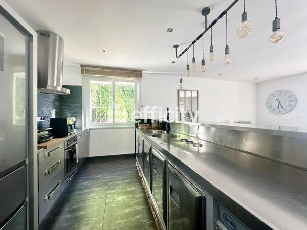 Maison
         4 pièces
        - 90 m² Exclusivité 330 000 € *