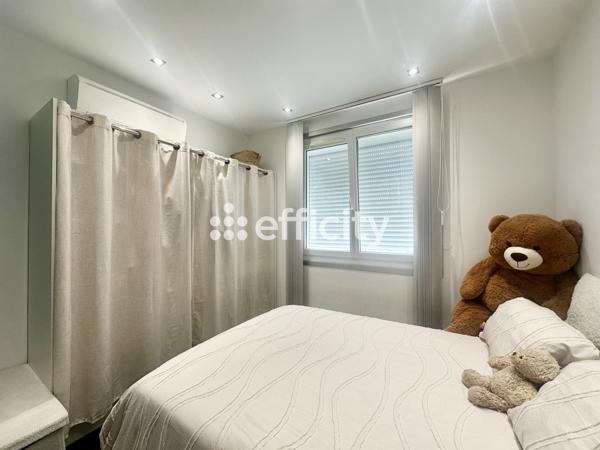 Maison
         4 pièces
        - 90 m² Exclusivité 330 000 € *