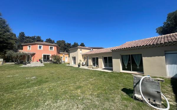 Maison à vendre    7 pièces •  Vedène