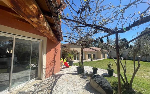 Maison à vendre    7 pièces •  Vedène