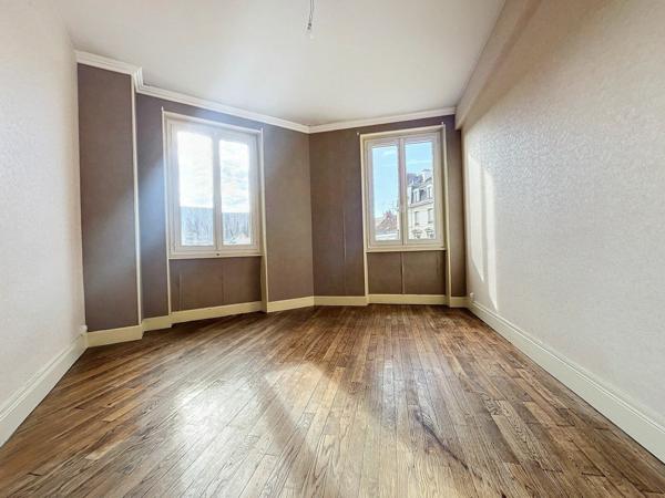 Appartement à vendre    3 pièces •  Montluçon