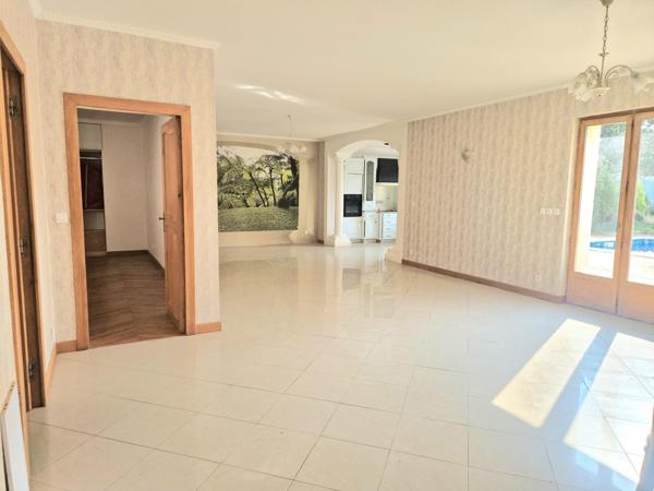 MAISON DE VILLE A SAISIR