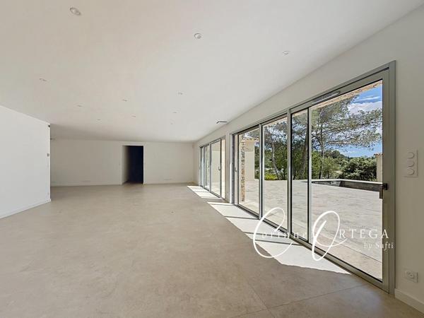 Villa contemporaine 4 chambres piscine et double garage