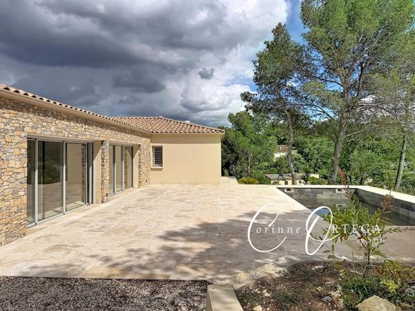 Villa contemporaine 4 chambres piscine et double garage