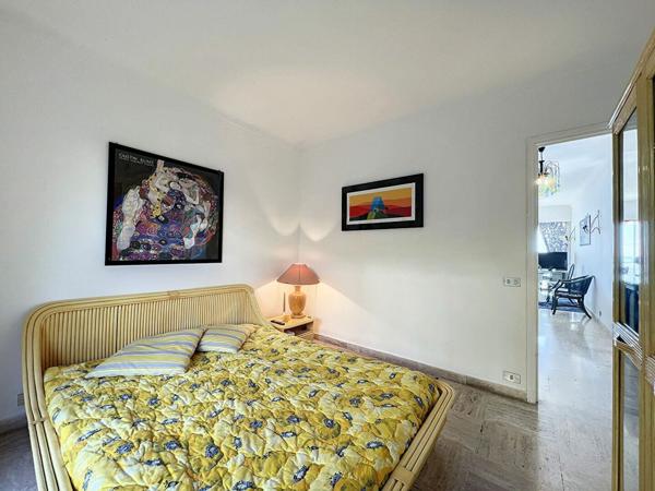 Appartement à vendre    3 pièces •    Menton