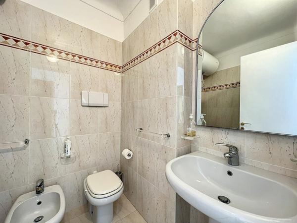 Appartement à vendre    3 pièces •    Menton