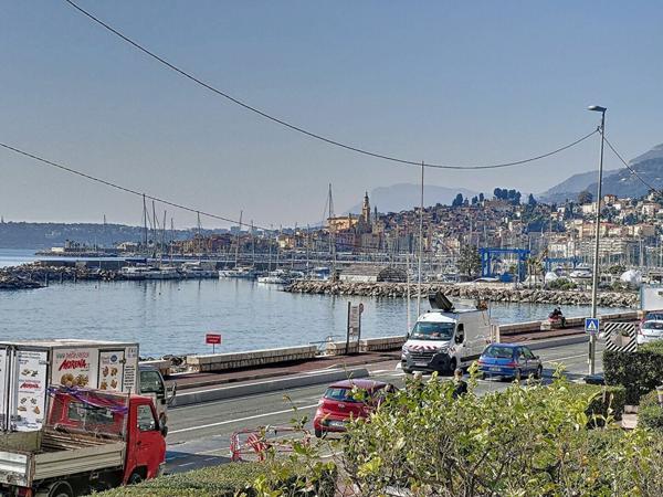 Appartement à vendre    3 pièces •    Menton