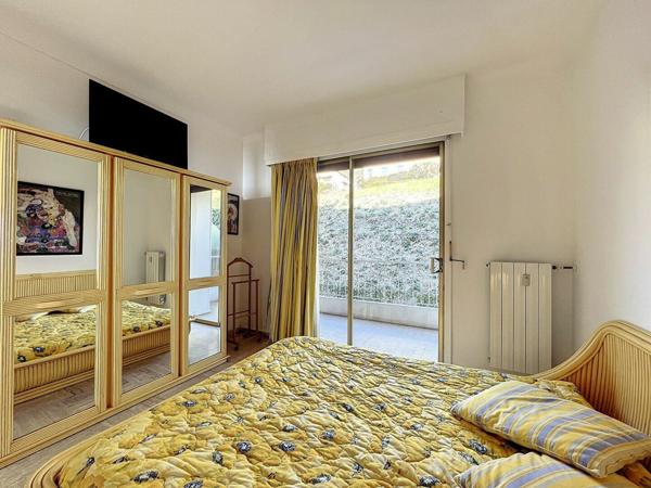 Appartement à vendre    3 pièces •    Menton