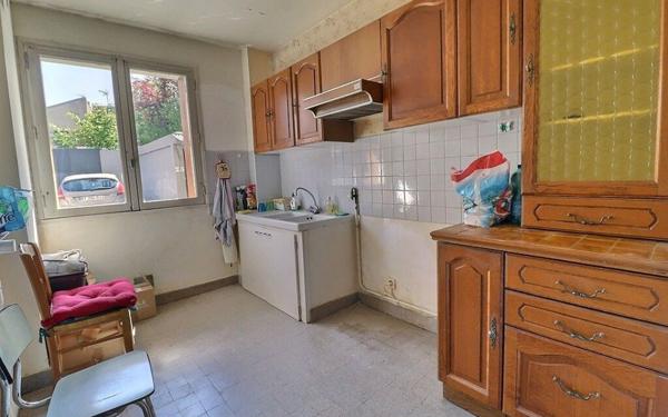 Appartement à vendre    2 pièces • 49,04 m2 Viroflay
