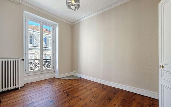 Appartement à vendre    5 pièces • 132,48 m2 Pau
