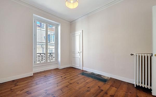 Appartement à vendre    5 pièces • 132,48 m2 Pau