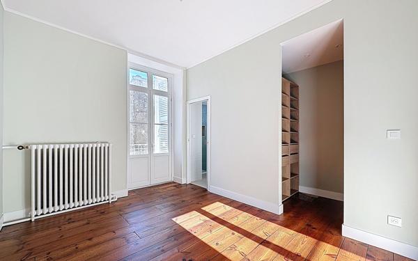 Appartement à vendre    5 pièces • 132,48 m2 Pau