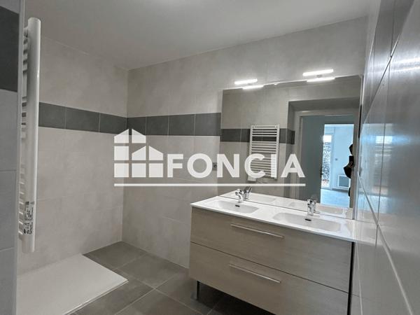Location Appartement 3 pièces 60.52 m² - 8 AVENUE DE FLORE Istres 13800