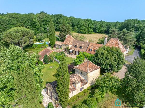 Domaine périgourdin de 400 M2 habitables sur 12 ha de parc avec pisicne