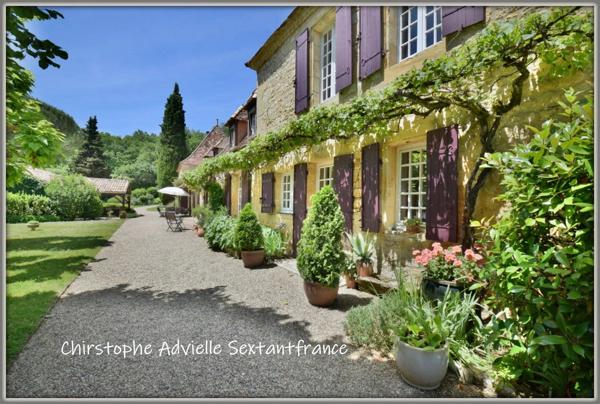 Domaine périgourdin de 400 M2 habitables sur 12 ha de parc avec pisicne