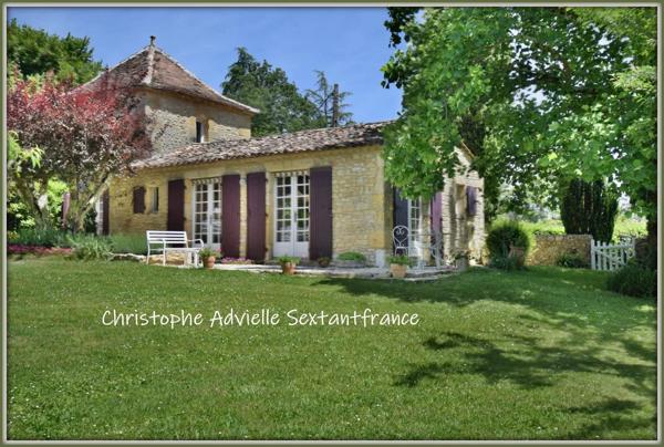 Domaine périgourdin de 400 M2 habitables sur 12 ha de parc avec pisicne