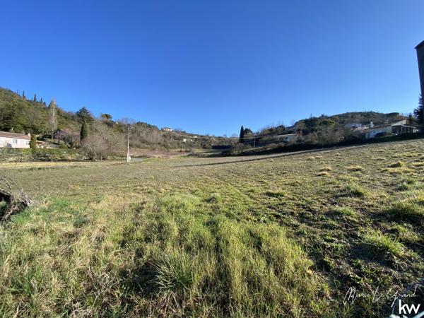 Terrain
        
        - 5253 m² 130 000 € *