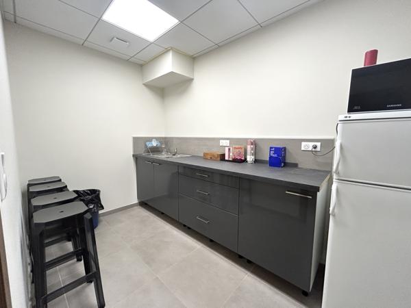 Local professionnel 140 m²