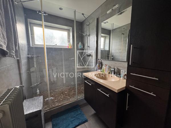 Appartement
         6 pièces
        - 114 m² 550 000 € *