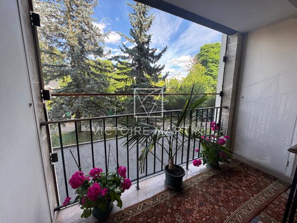 Appartement
         6 pièces
        - 114 m² 550 000 € *
