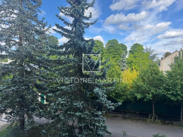 Appartement
         6 pièces
        - 114 m² 550 000 € *