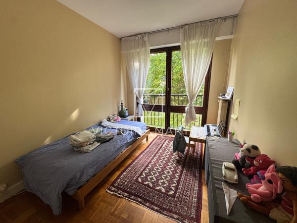 Appartement
         6 pièces
        - 114 m² 550 000 € *