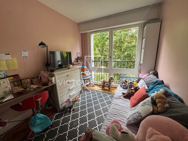 Appartement
         6 pièces
        - 114 m² 550 000 € *