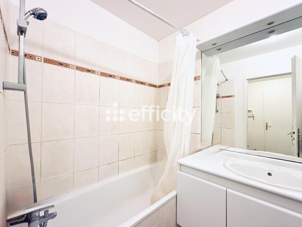 Appartement
         2 pièces
        - 56 m² Exclusivité 375 000 € *