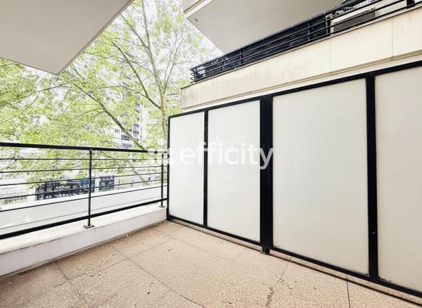 Appartement
         2 pièces
        - 56 m² Exclusivité 375 000 € *