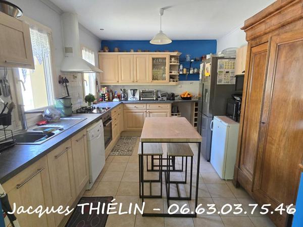 Charme de l'ancien & lumière contemporaine pour cette spacieuse longère familiale