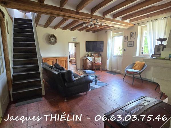 Charme de l'ancien & lumière contemporaine pour cette spacieuse longère familiale