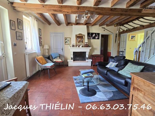 Charme de l'ancien & lumière contemporaine pour cette spacieuse longère familiale