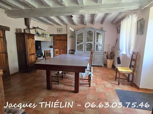 Charme de l'ancien & lumière contemporaine pour cette spacieuse longère familiale